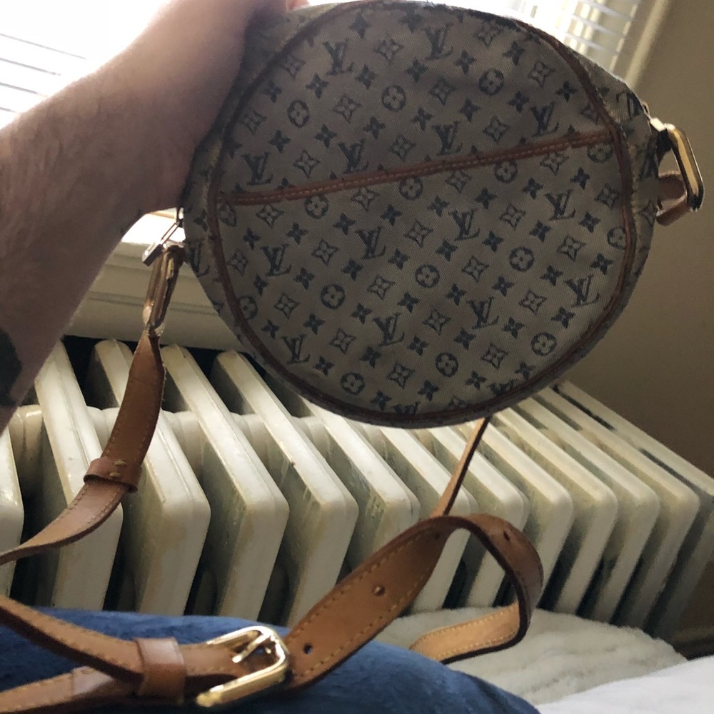 Louis Vuitton crossbody!